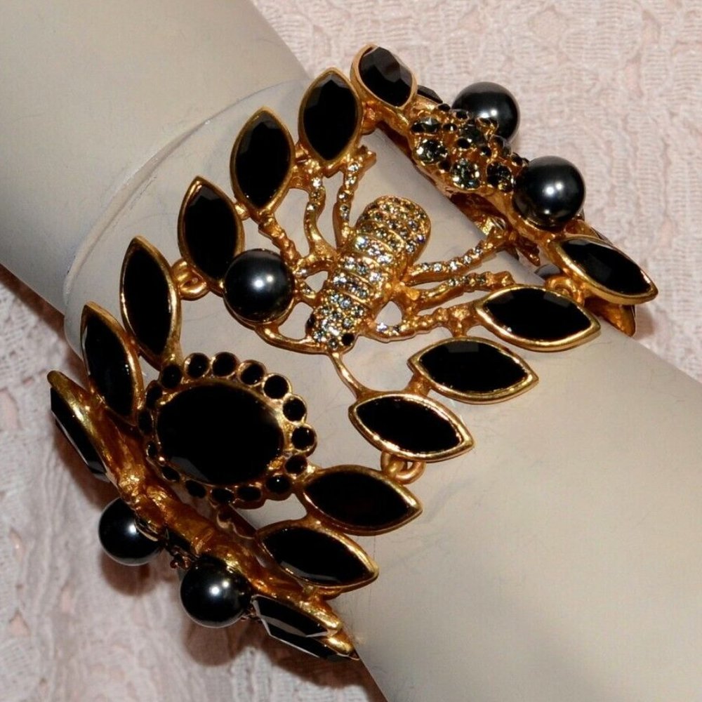Oscar de la Renta Swarovski Crystal Accent Wildlife Toggle Bracelet